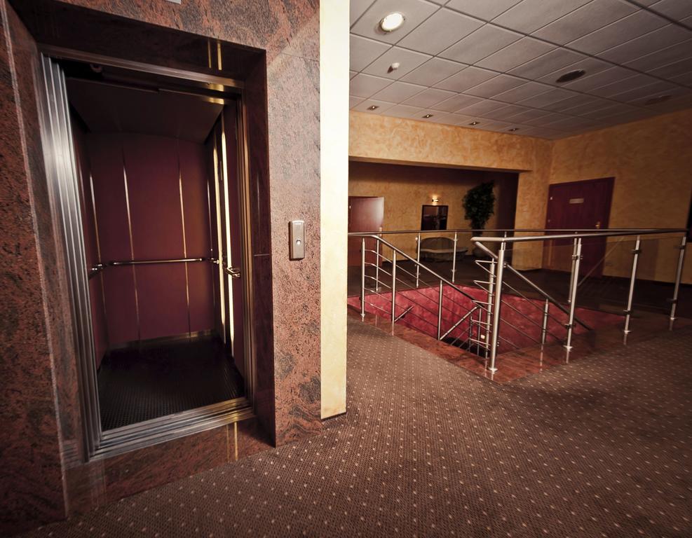 Hotel Wityng Ślesin Eksteriør billede